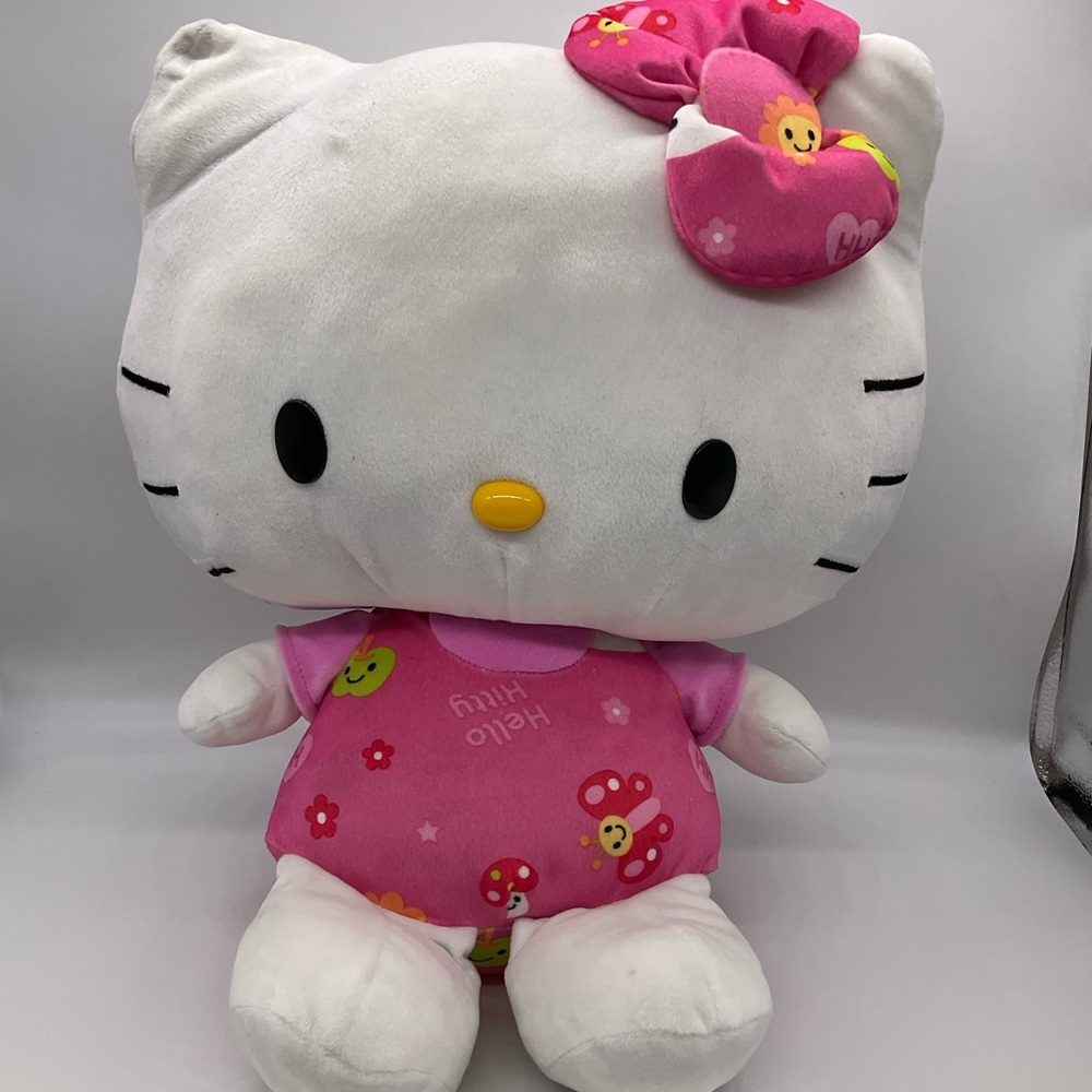 HELLO KITTY 16”‎ DRESSED IN PINK PLUSHIE